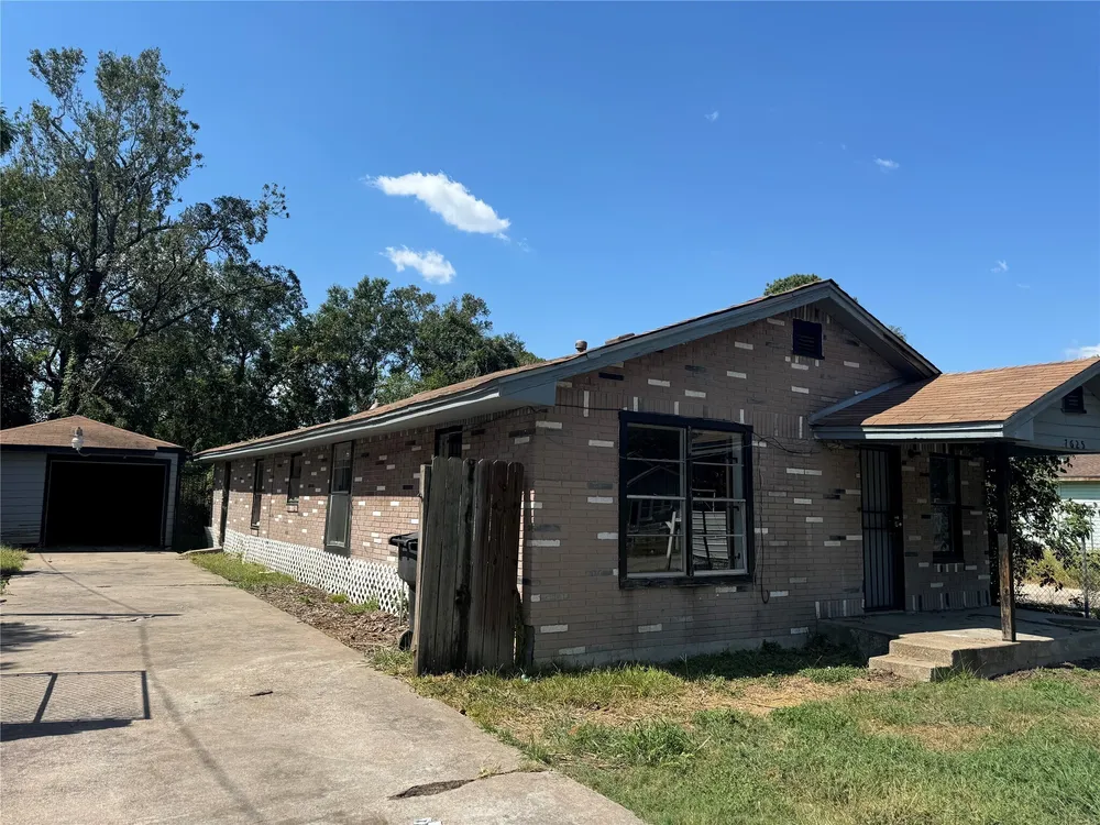 7625 Pointer St, Houston, TX 77016