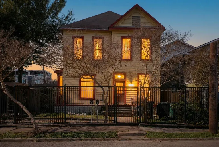 2416 Whitney St, Houston, TX 77006