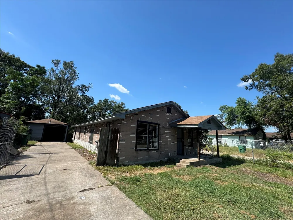 7625 Pointer St, Houston, TX 77016