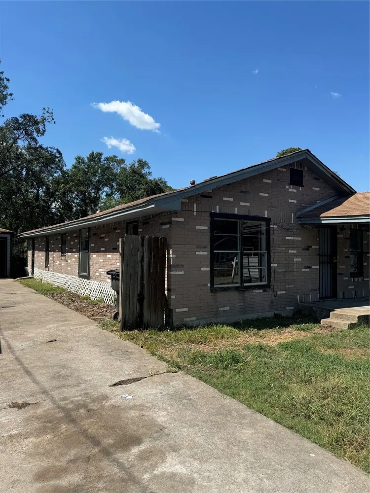 7625 Pointer St, Houston, TX 77016