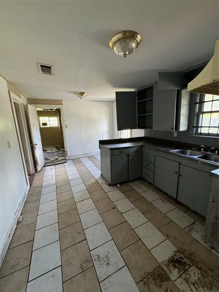 7625 Pointer St, Houston, TX 77016