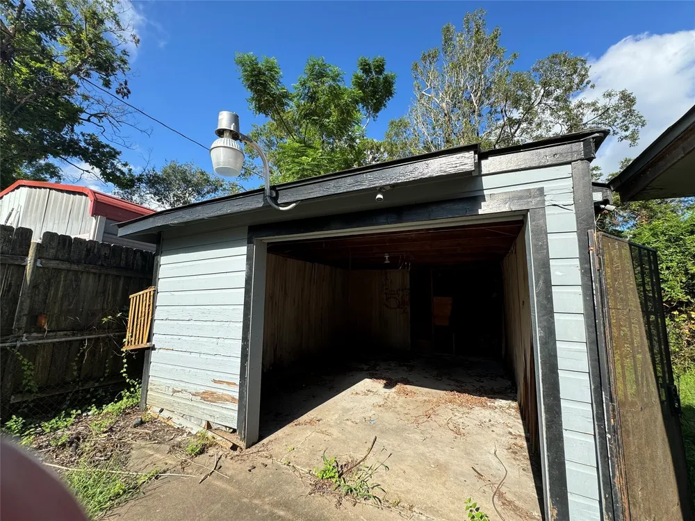 7625 Pointer St, Houston, TX 77016