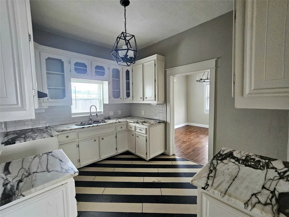 614 N York St, Houston, TX 77003
