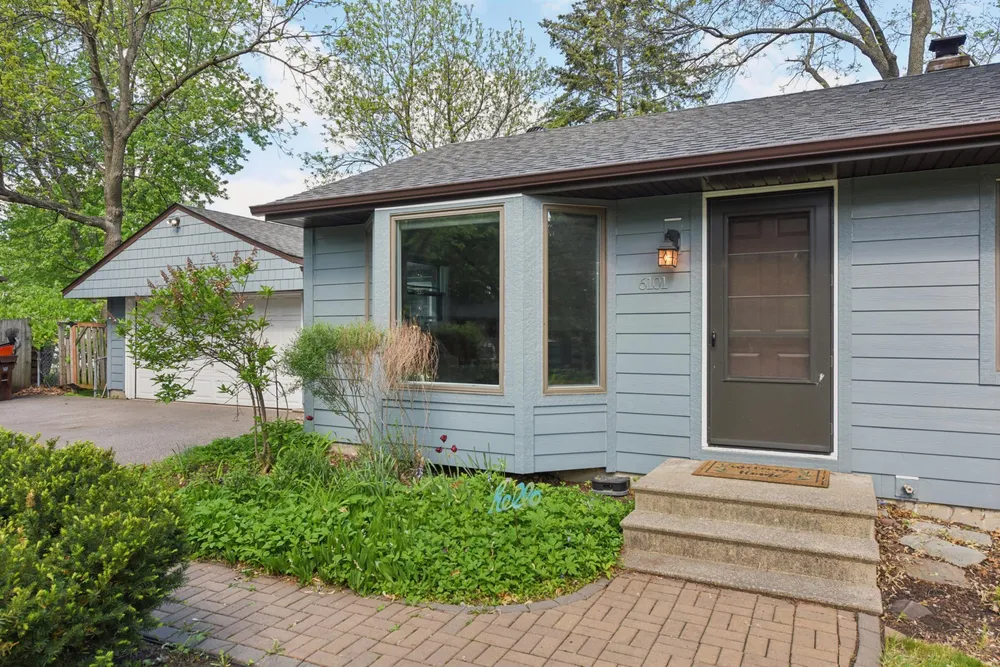 6101 Upper Afton Circle, Woodbury, MN 55125