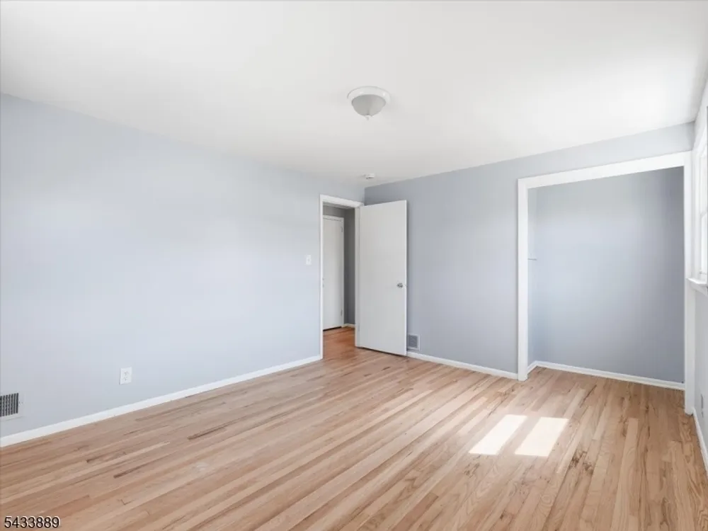 27 Carolyn Rd, Belleville, NJ 07109