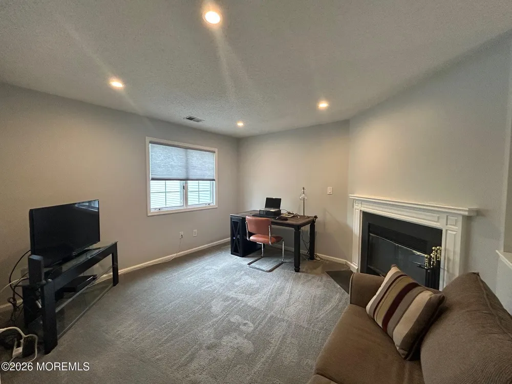 48 Winthrop Rd, Monroe, NJ 08831