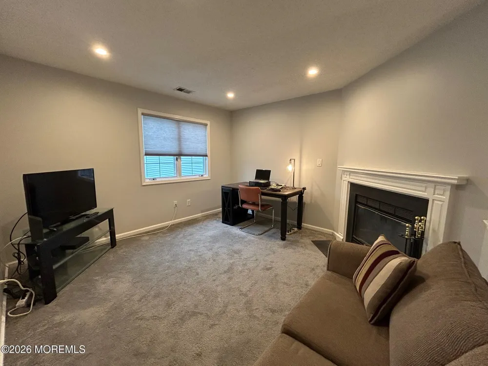 48 Winthrop Rd, Monroe, NJ 08831