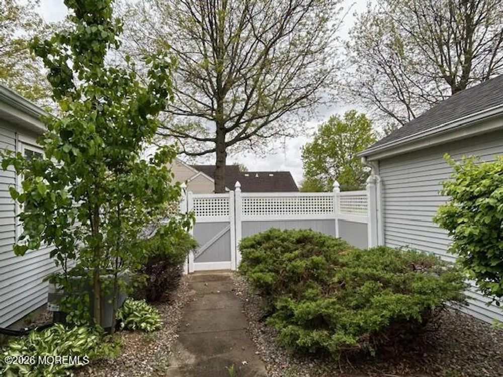 48 Winthrop Rd, Monroe, NJ 08831