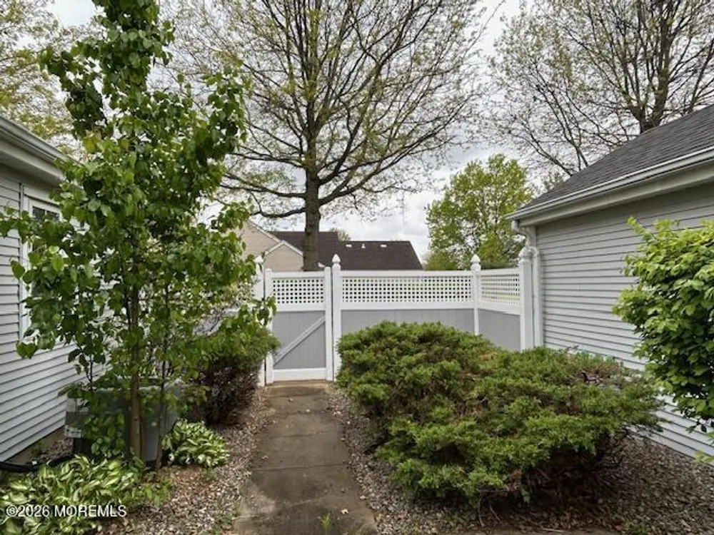 48 Winthrop Rd, Monroe, NJ 08831