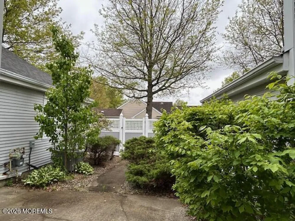 48 Winthrop Rd, Monroe, NJ 08831