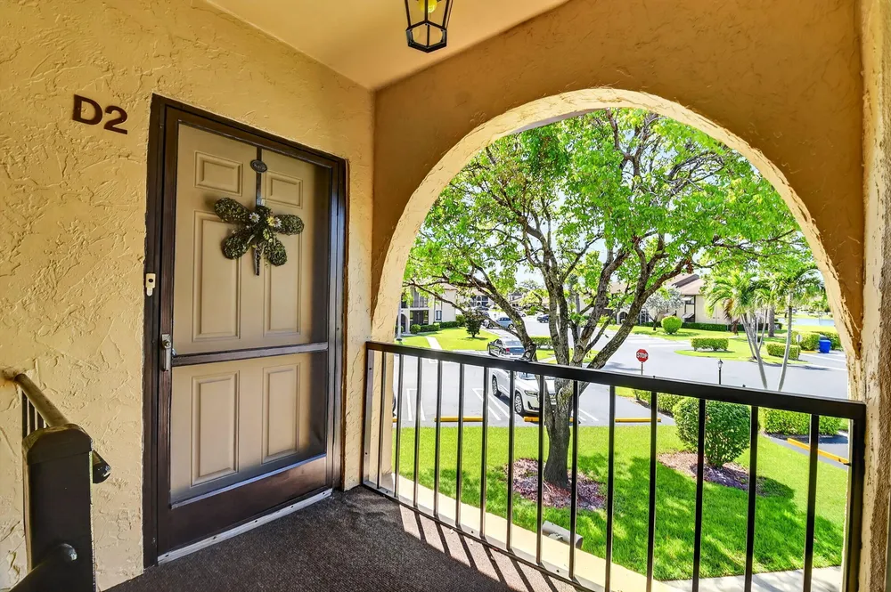 207 Pine Hov Circle, Greenacres, FL 33463