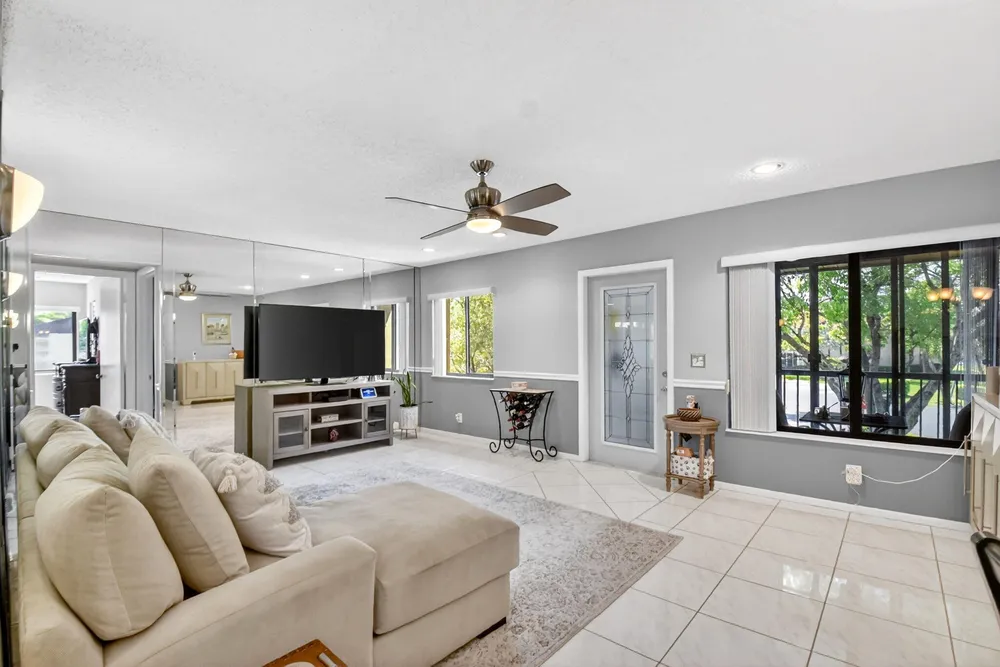 207 Pine Hov Circle, Greenacres, FL 33463