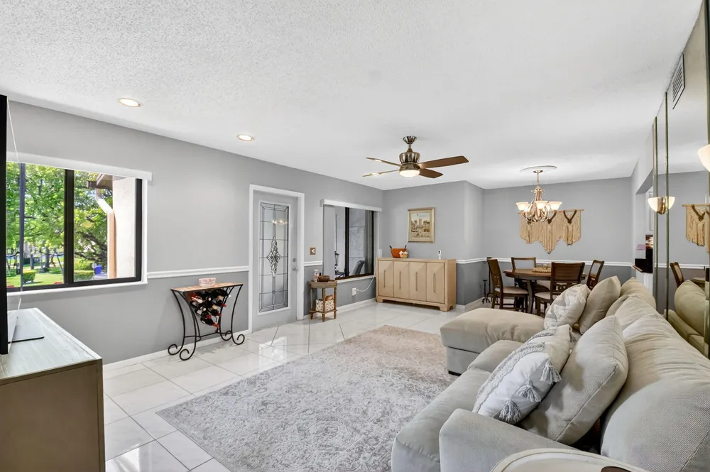 207 Pine Hov Circle, Greenacres, FL 33463