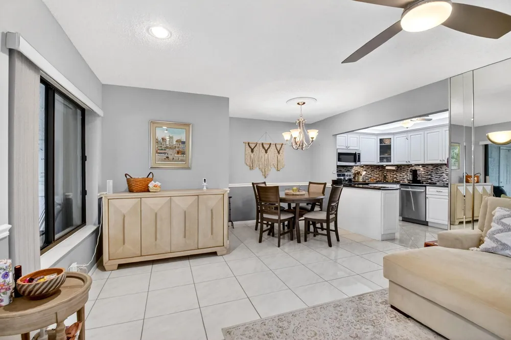 207 Pine Hov Circle, Greenacres, FL 33463