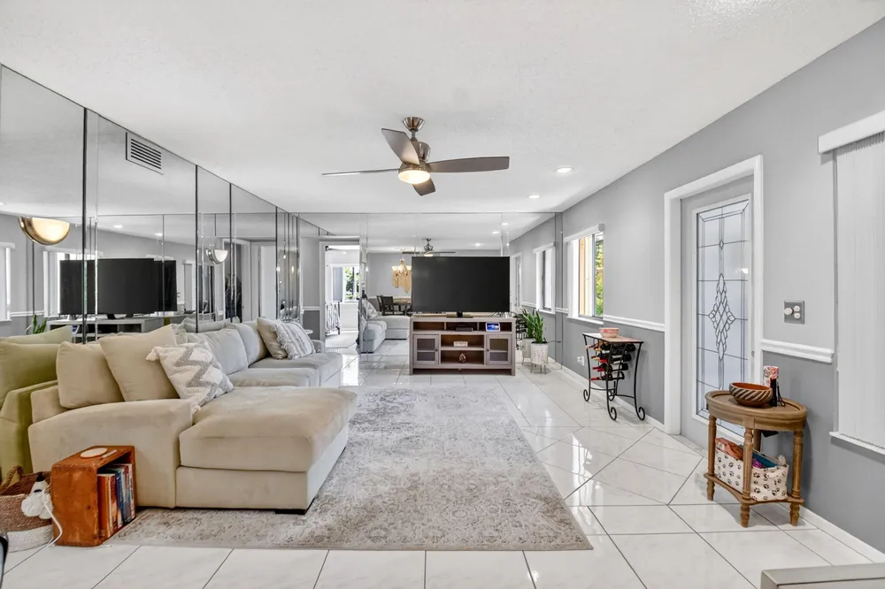207 Pine Hov Circle, Greenacres, FL 33463