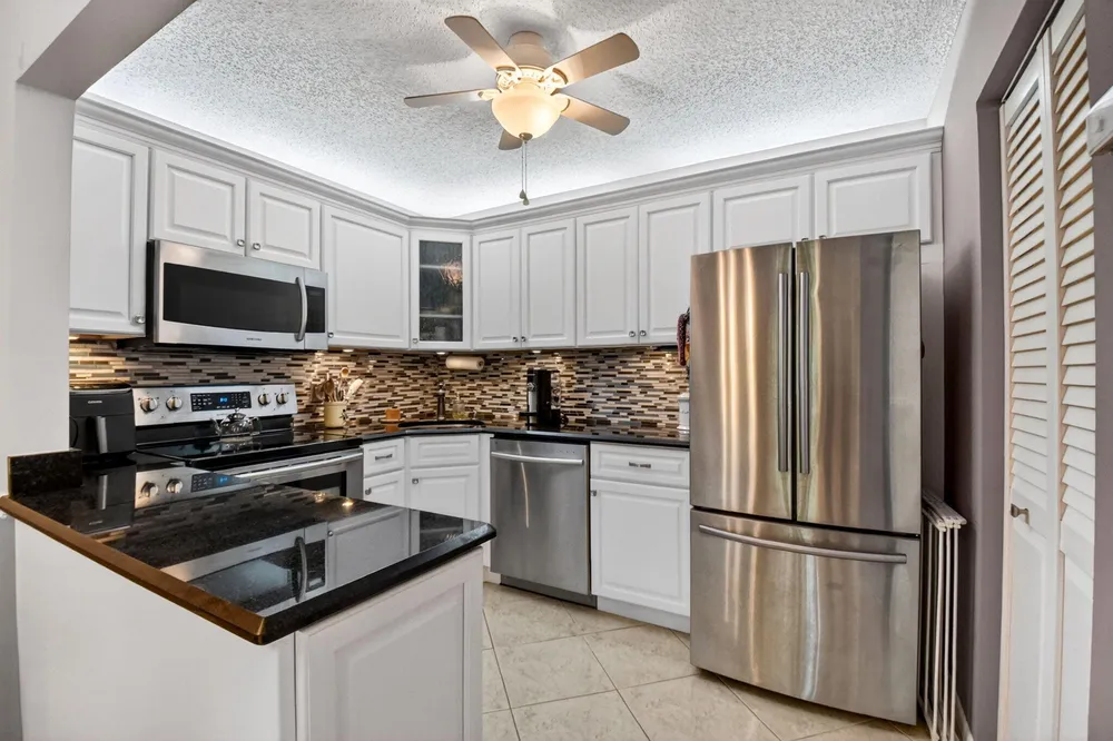 207 Pine Hov Circle, Greenacres, FL 33463