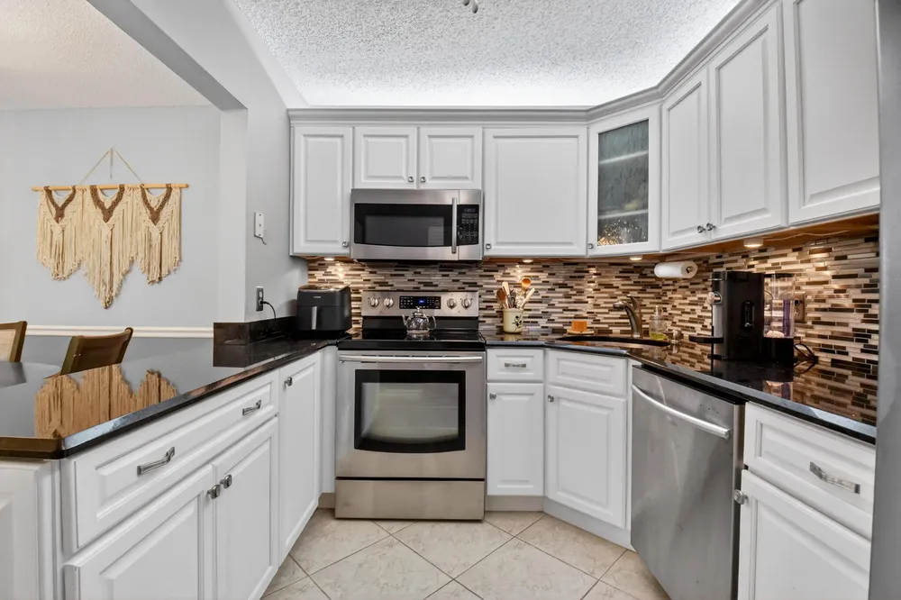 207 Pine Hov Circle, Greenacres, FL 33463