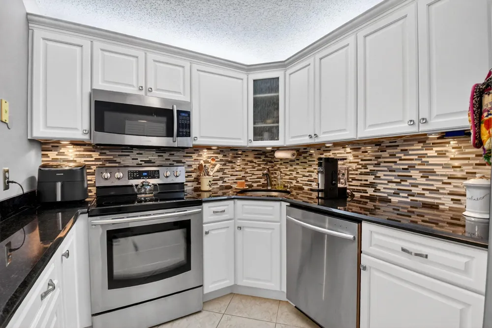 207 Pine Hov Circle, Greenacres, FL 33463