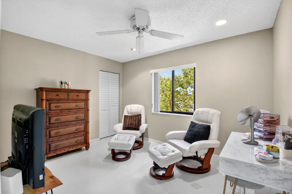 207 Pine Hov Circle, Greenacres, FL 33463