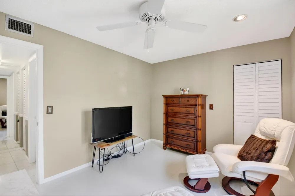 207 Pine Hov Circle, Greenacres, FL 33463