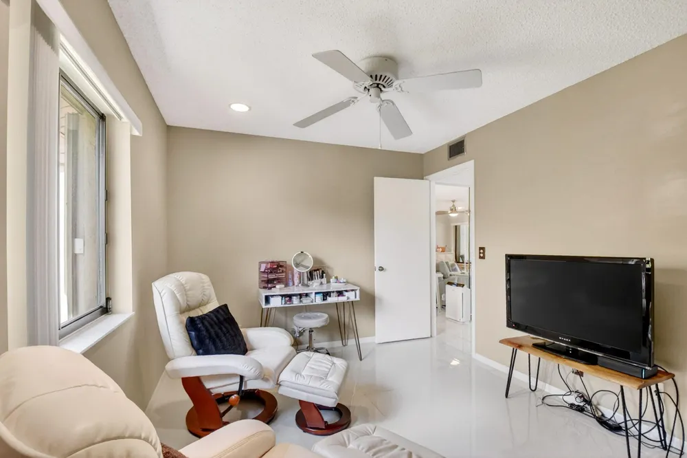 207 Pine Hov Circle, Greenacres, FL 33463