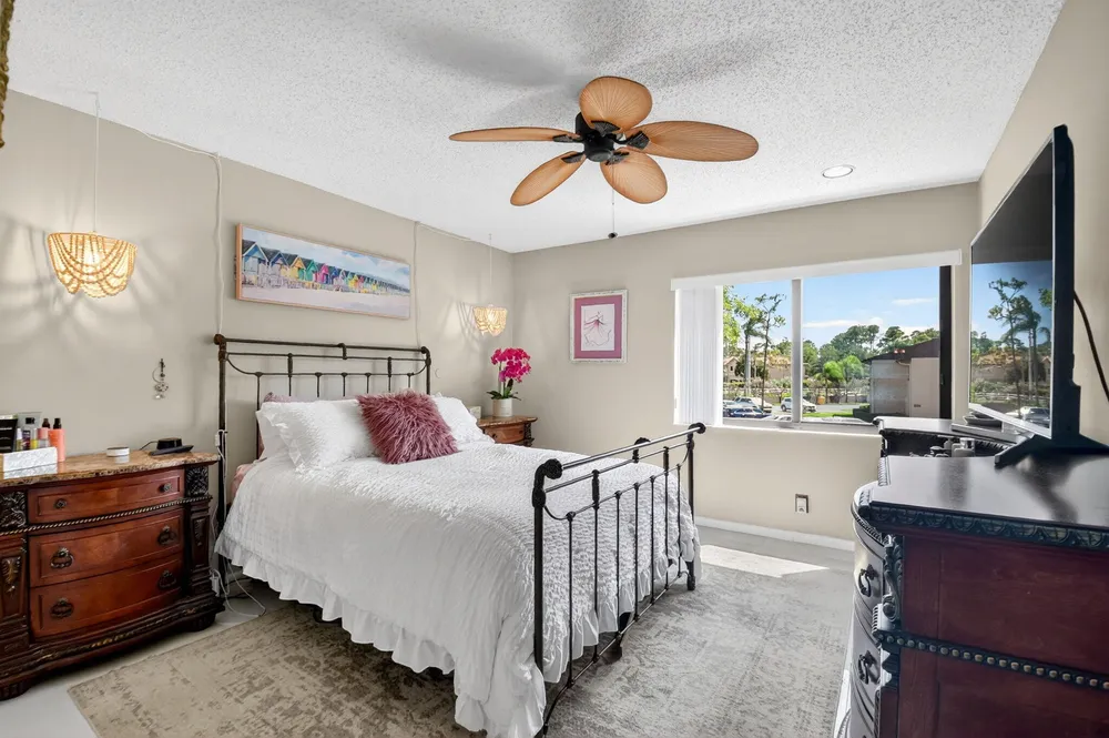 207 Pine Hov Circle, Greenacres, FL 33463