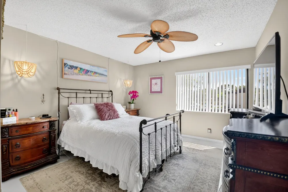 207 Pine Hov Circle, Greenacres, FL 33463