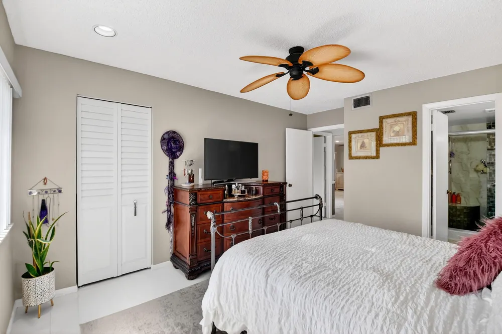 207 Pine Hov Circle, Greenacres, FL 33463