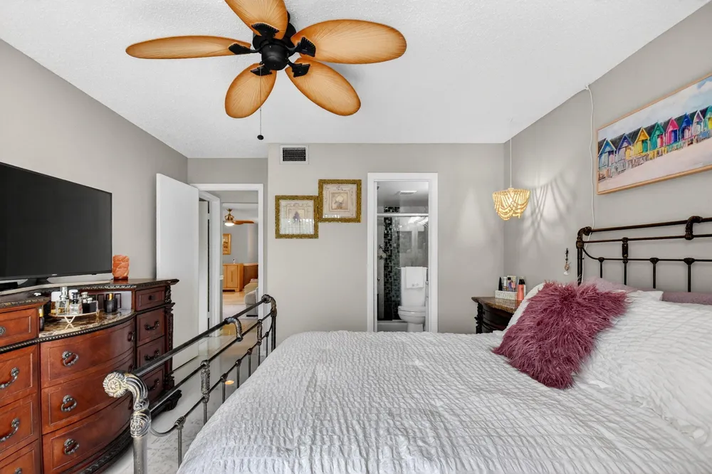 207 Pine Hov Circle, Greenacres, FL 33463
