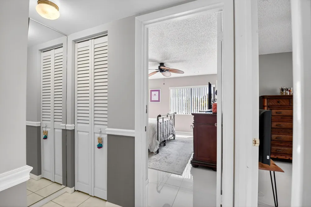 207 Pine Hov Circle, Greenacres, FL 33463