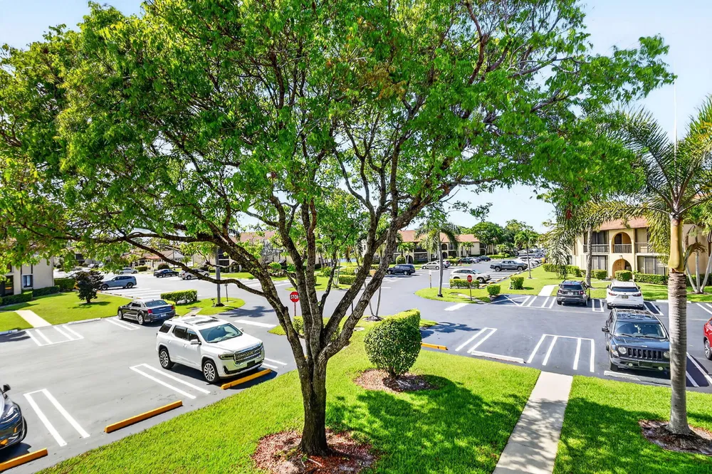 207 Pine Hov Circle, Greenacres, FL 33463