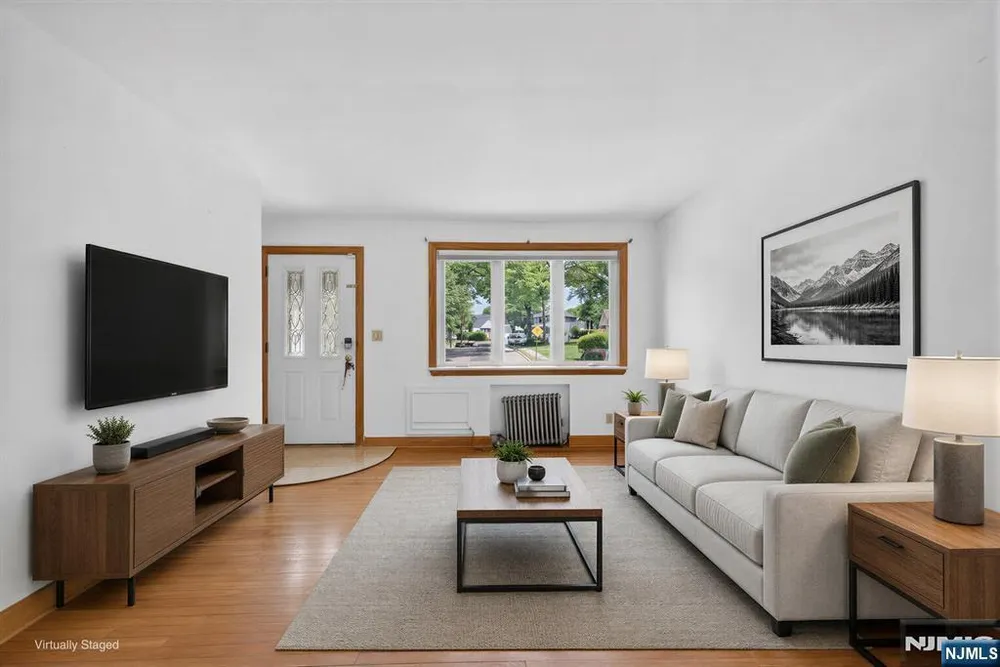 28 Livingston Pl, Teaneck, NJ 07666