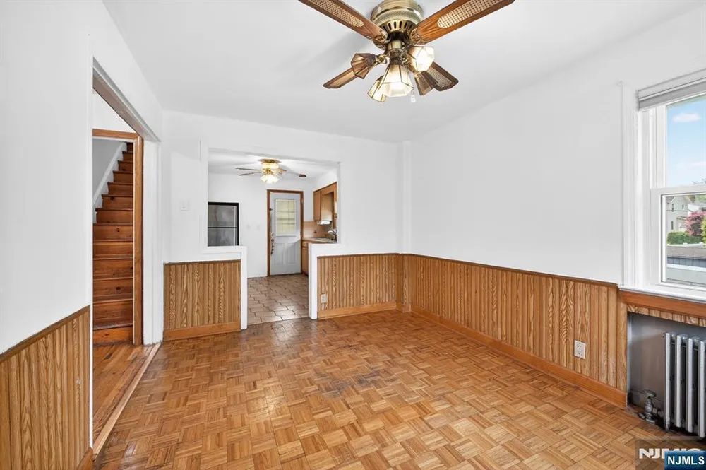 28 Livingston Pl, Teaneck, NJ 07666