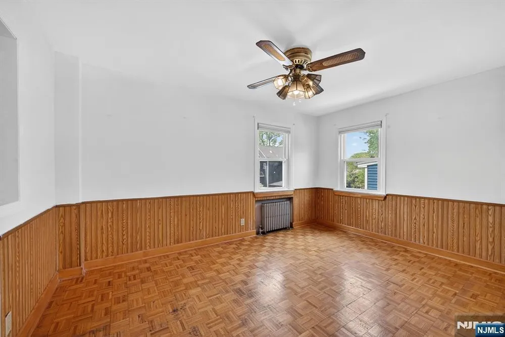 28 Livingston Pl, Teaneck, NJ 07666