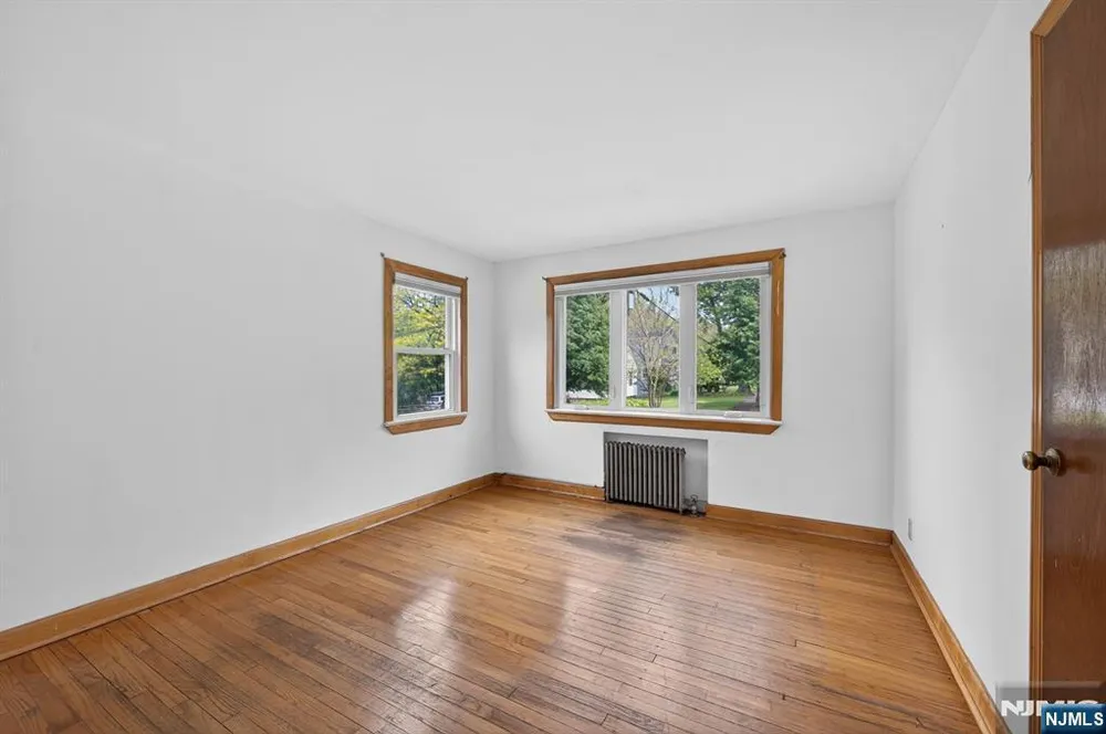 28 Livingston Pl, Teaneck, NJ 07666