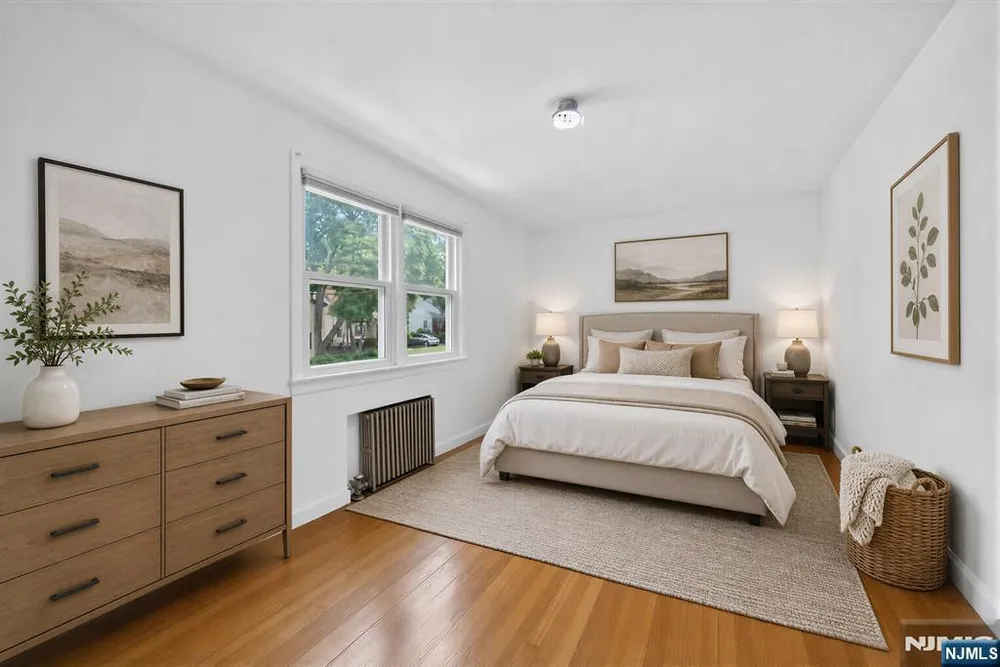 28 Livingston Pl, Teaneck, NJ 07666
