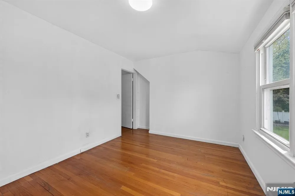 28 Livingston Pl, Teaneck, NJ 07666