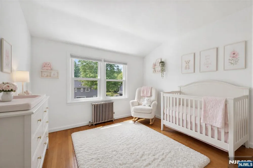28 Livingston Pl, Teaneck, NJ 07666