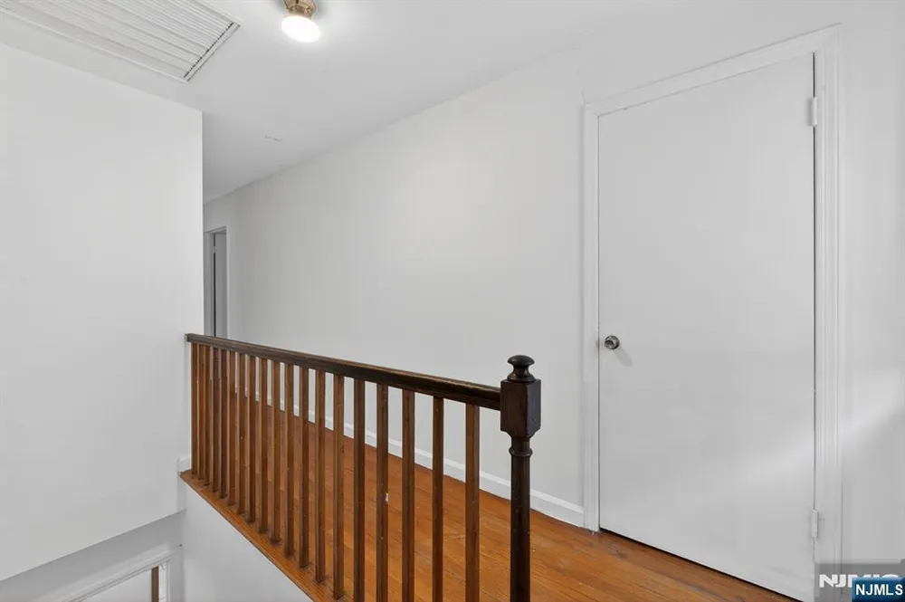28 Livingston Pl, Teaneck, NJ 07666