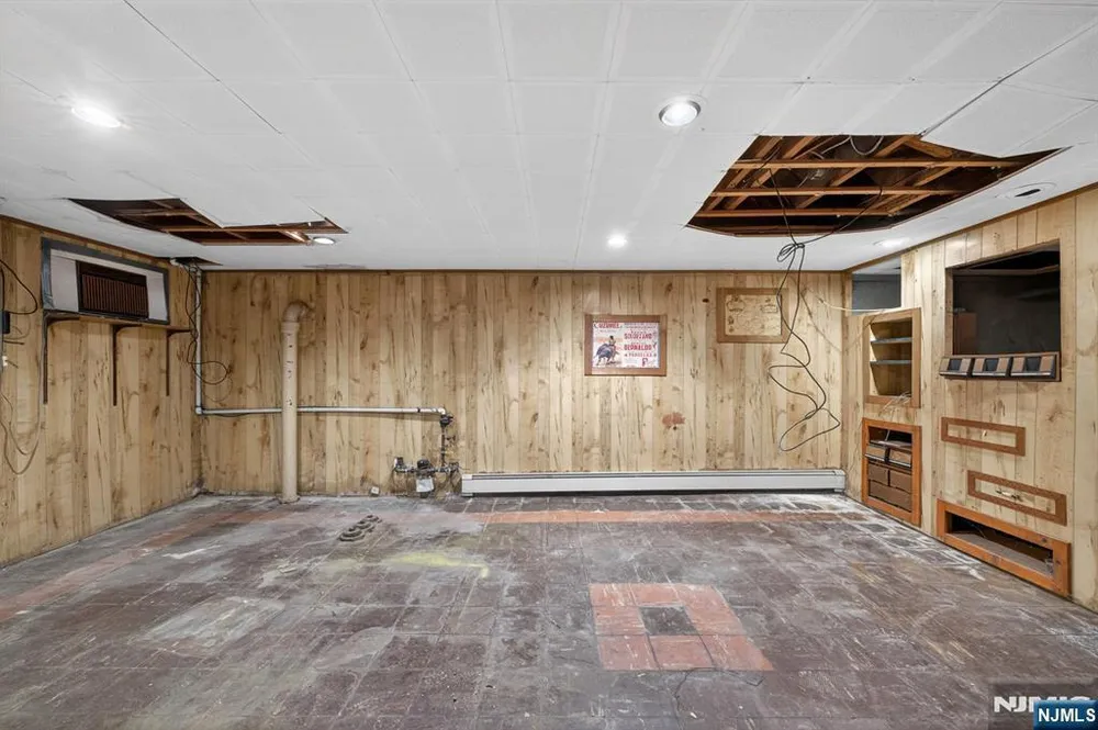 28 Livingston Pl, Teaneck, NJ 07666