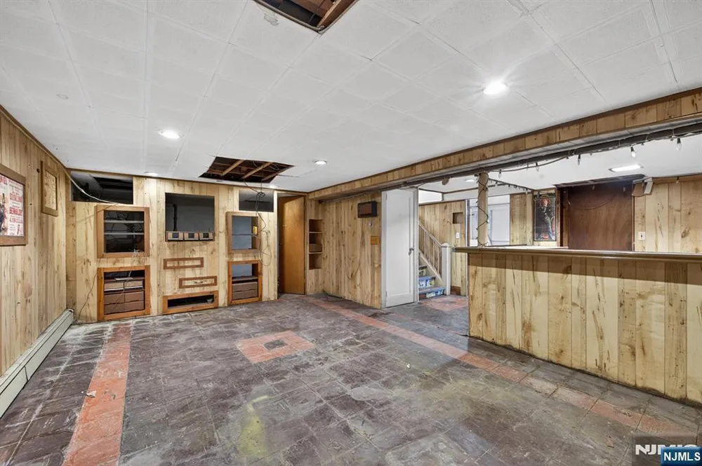28 Livingston Pl, Teaneck, NJ 07666