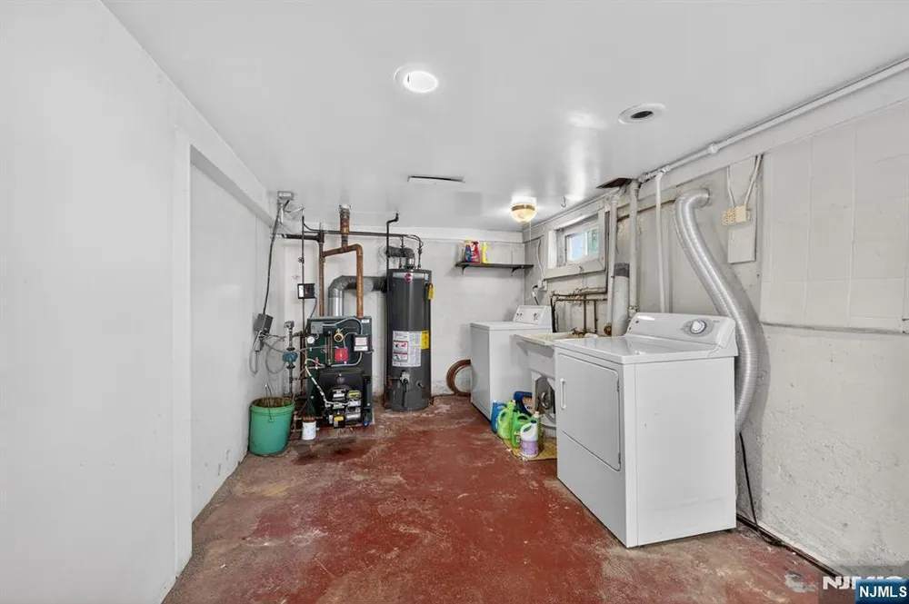 28 Livingston Pl, Teaneck, NJ 07666
