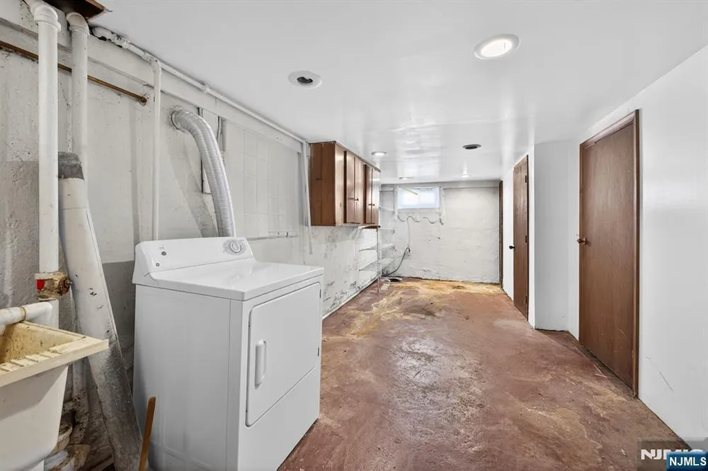 28 Livingston Pl, Teaneck, NJ 07666