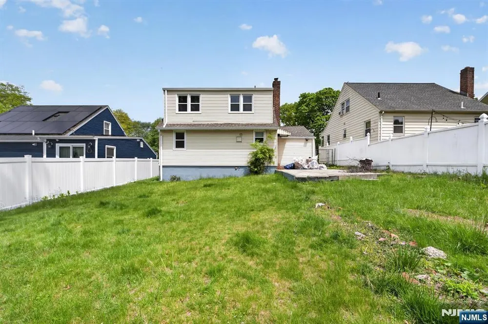 28 Livingston Pl, Teaneck, NJ 07666