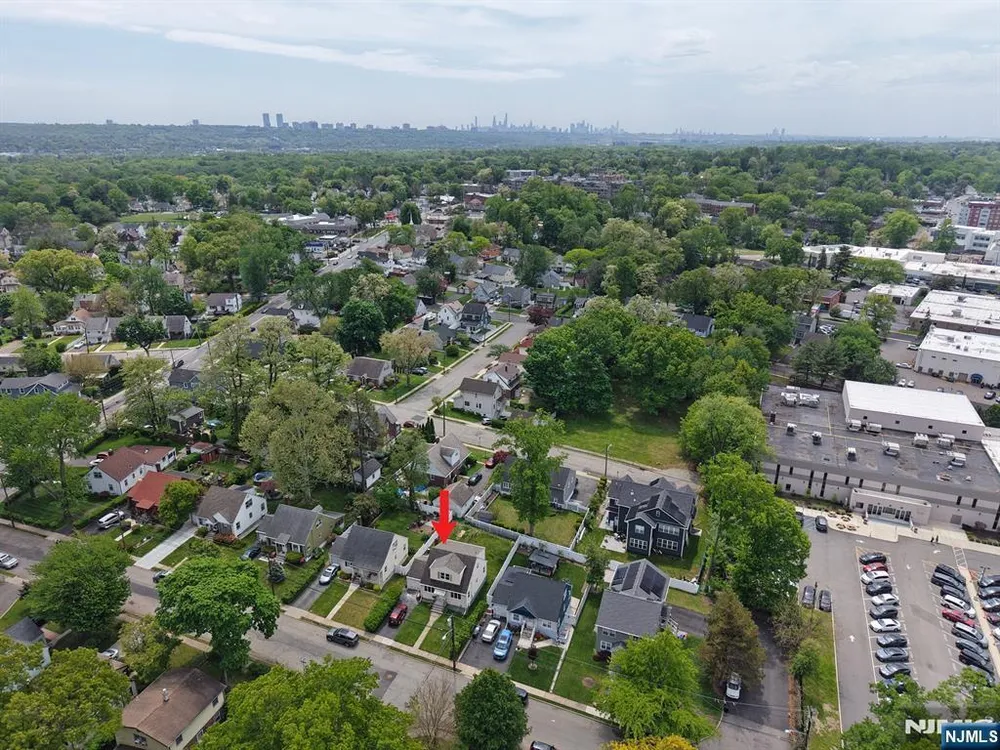 28 Livingston Pl, Teaneck, NJ 07666