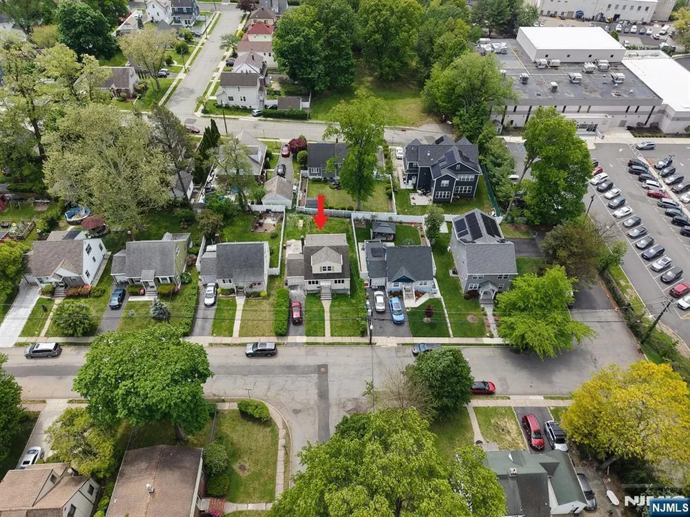 28 Livingston Pl, Teaneck, NJ 07666