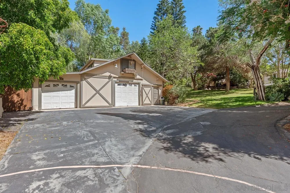 10880 Hess Dr, La Mesa, CA 91941
