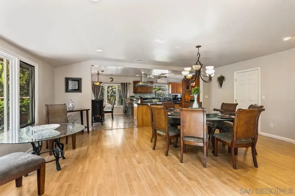 10880 Hess Dr, La Mesa, CA 91941