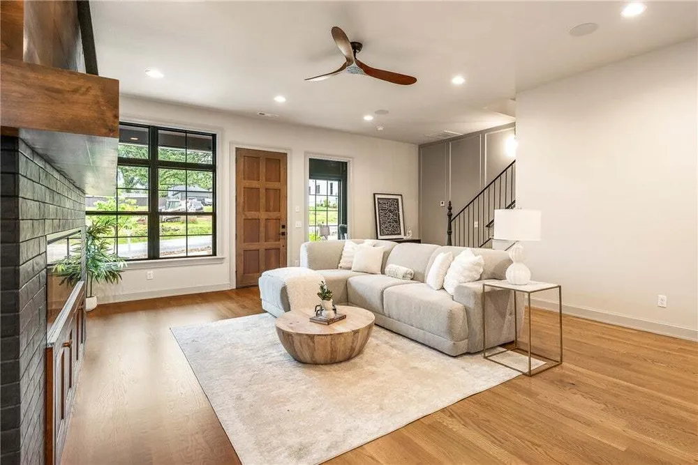 1033 NW A St, Bentonville, AR 72712