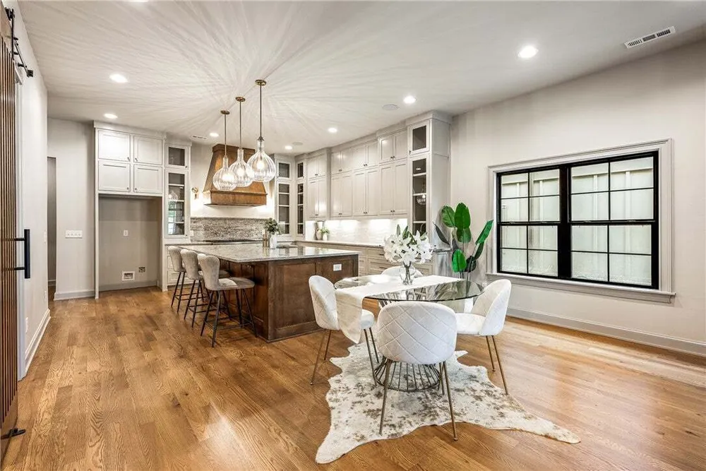 1033 NW A St, Bentonville, AR 72712
